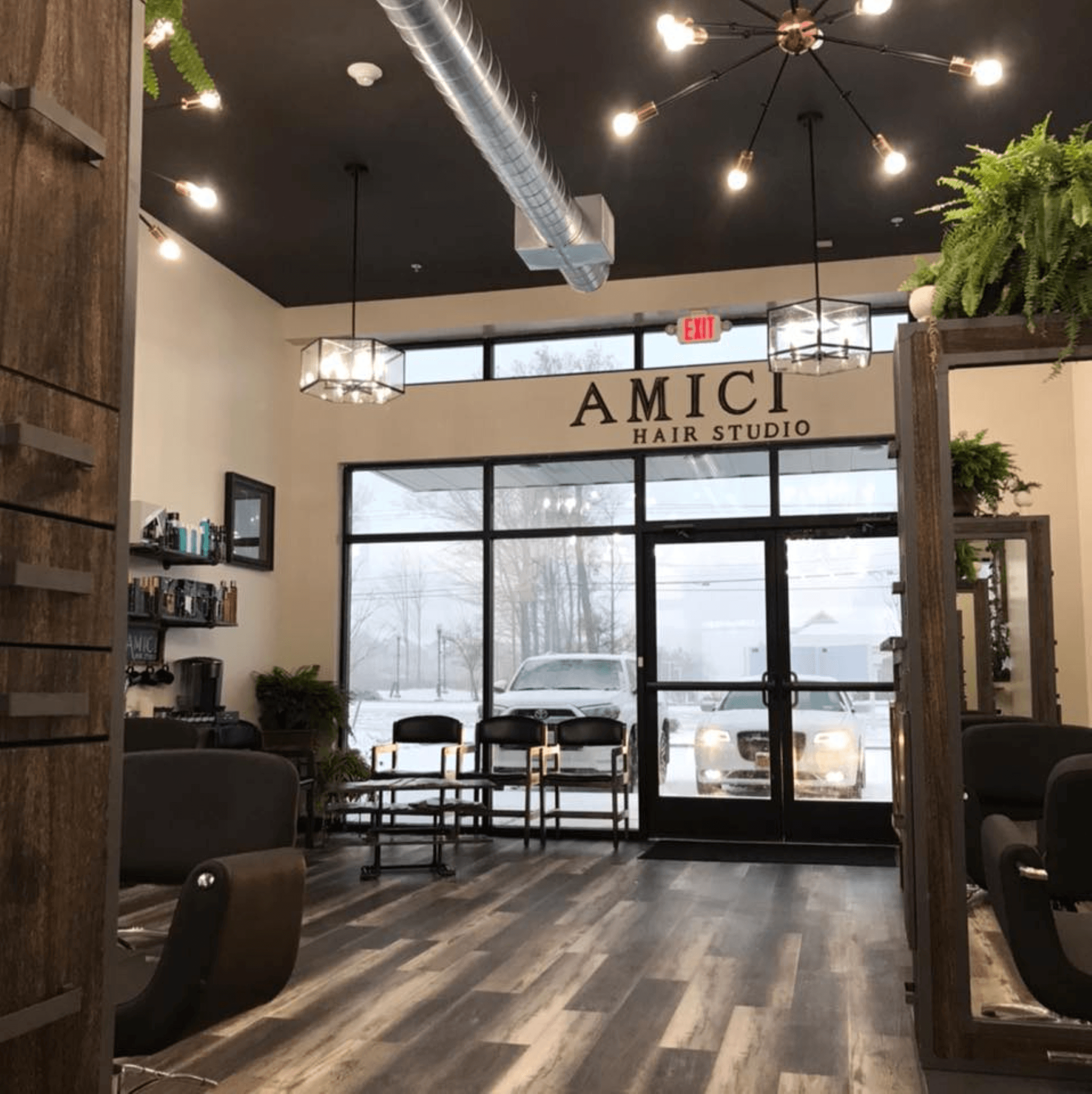 Salon entrance