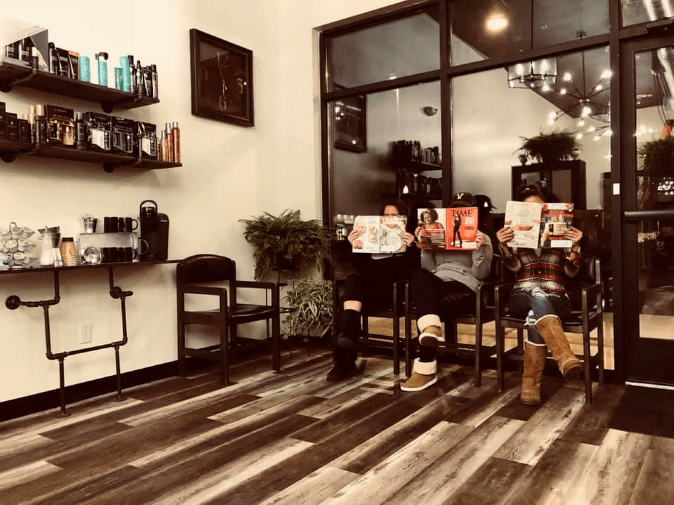 Waiting area at Amici